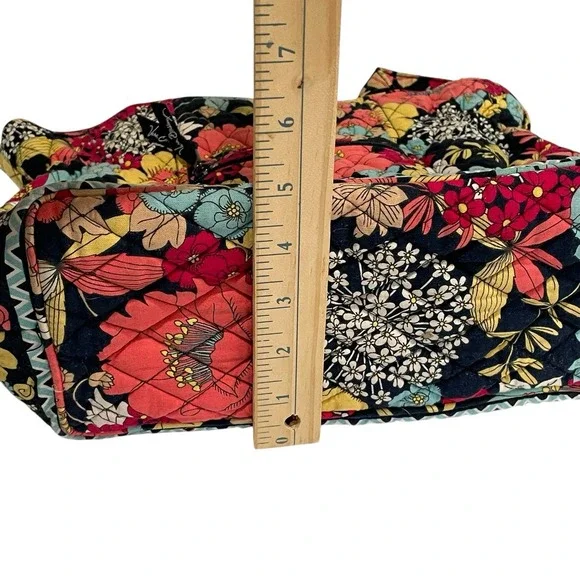 Vera Bradley Happy Snails Large Quilted Tote Bag Cottagecore Travel Retired 2011 - Picture 8 of 10